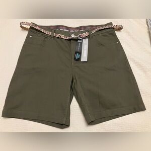 Lee Total Freedom Walking Shorts Olive /Sage Green Braided Belt NWT SZ 16M Women